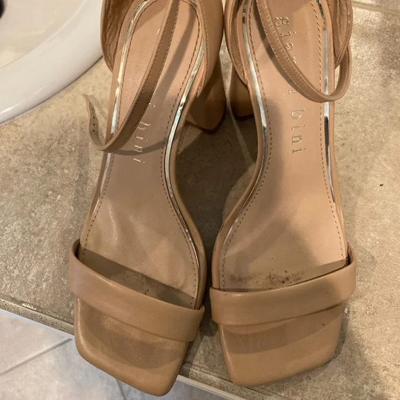 Nude strappy heel with square toe - Picture 4 of 4